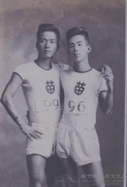 穿運動服兩位男士（沒有記錄）藏品圖，第1張