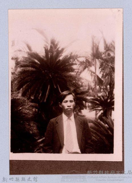 龍瑛宗翻拍照254：龍瑛宗個人照28藏品圖，第1張