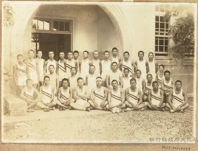 劉興熙宜蘭農林學校田徑隊團體照藏品圖，第1張