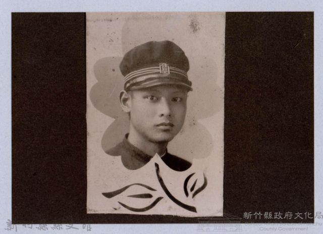 龍瑛宗翻拍照224：學生個人照41藏品圖，第1張