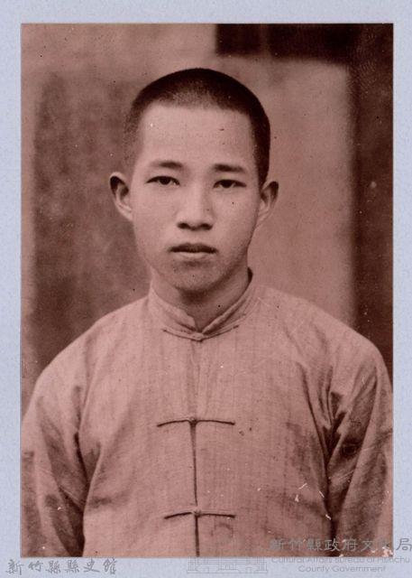 龍瑛宗翻拍照176：男性個人照5藏品圖，第1張