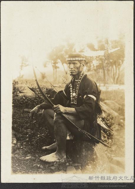 原住民獵裝照片藏品圖，第1張