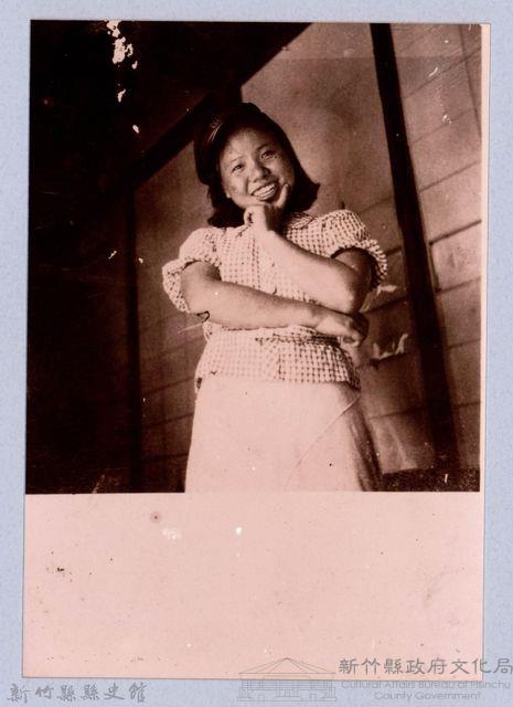 龍瑛宗翻拍照56：女子個人照2藏品圖，第1張