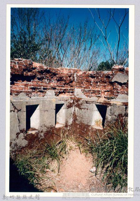 李崠山圖照19-TAPUNG古堡磚造風化一角藏品圖，第1張