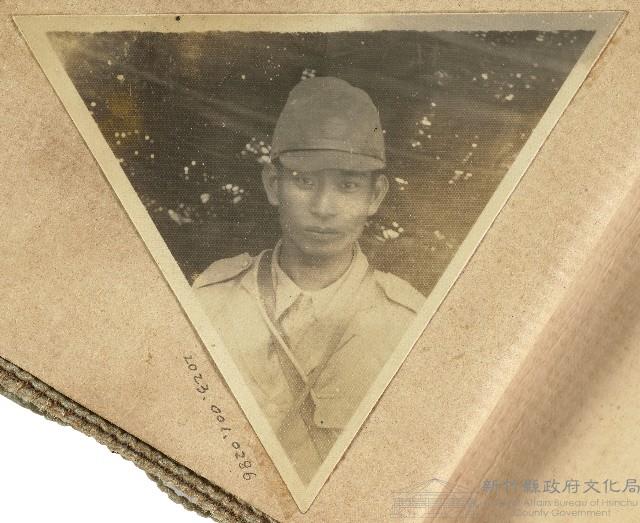 海南島通譯官學員獨照藏品圖，第1張