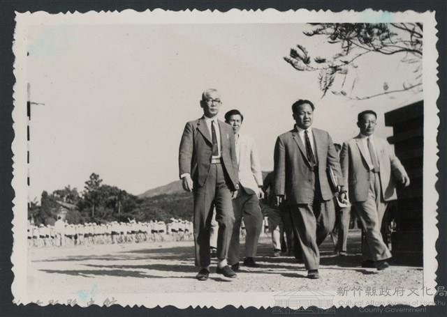 彭縣長出巡各市鎮：芎林鄉 國校藏品圖，第1張