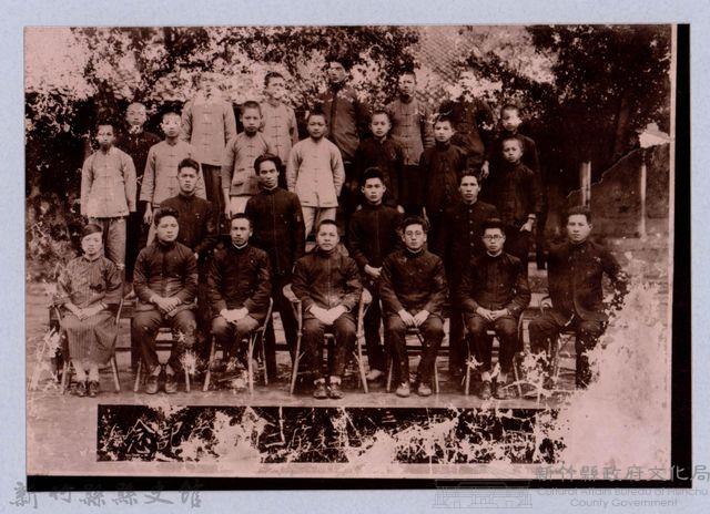 龍瑛宗翻拍照79：北埔公學校高等科第二回卒業紀念1藏品圖，第1張