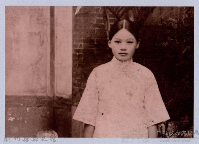 龍瑛宗翻拍照279：李耐個人照4藏品圖，第1張