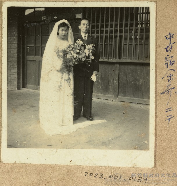范姜梅月與徐金湖結婚照藏品圖，第1張