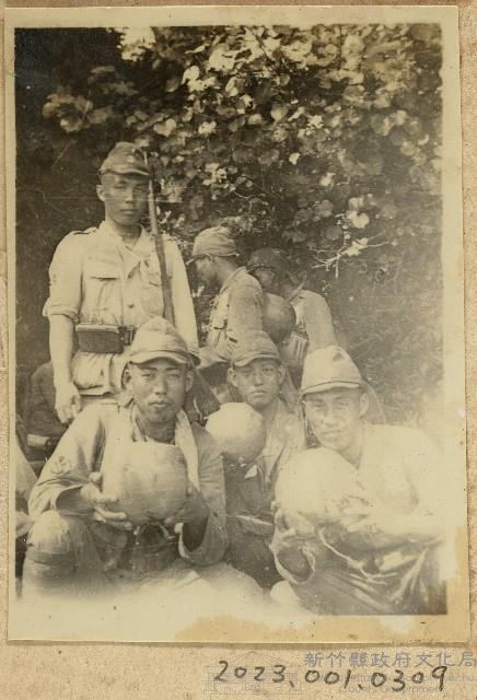 劉興熙海南島戰友照片藏品圖，第1張