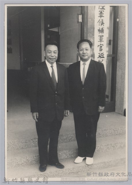 彭瑞鷺縣長與蔣經國先生合影藏品圖，第1張