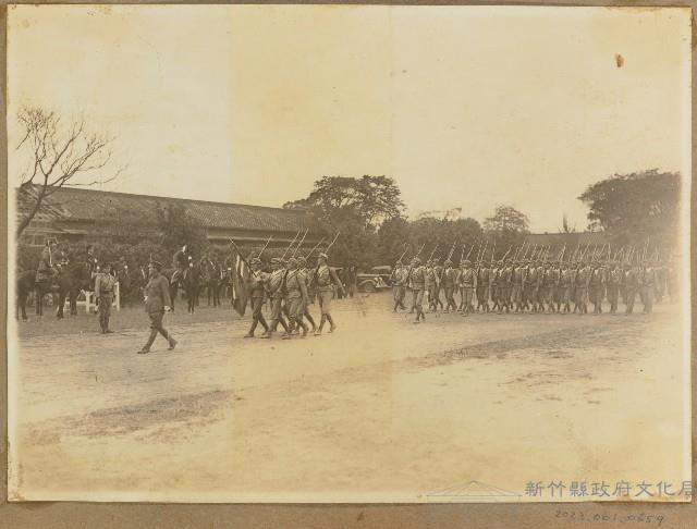 劉興熙宜蘭農林演習閱兵照片藏品圖，第1張