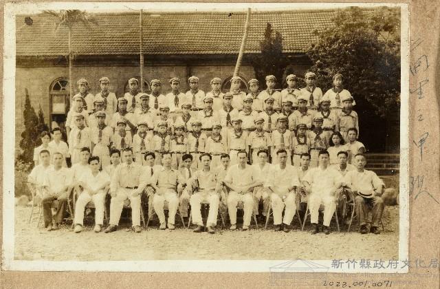 劉興熙關西初農第二屆甲班團體照藏品圖，第1張