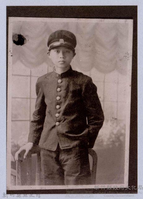 龍瑛宗翻拍照231：學生個人照48藏品圖，第1張