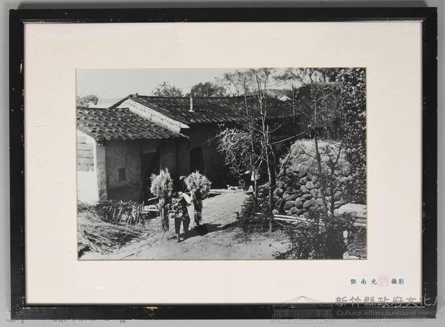 鄧南光攝影：挑娘婆轉屋家藏品圖，第1張