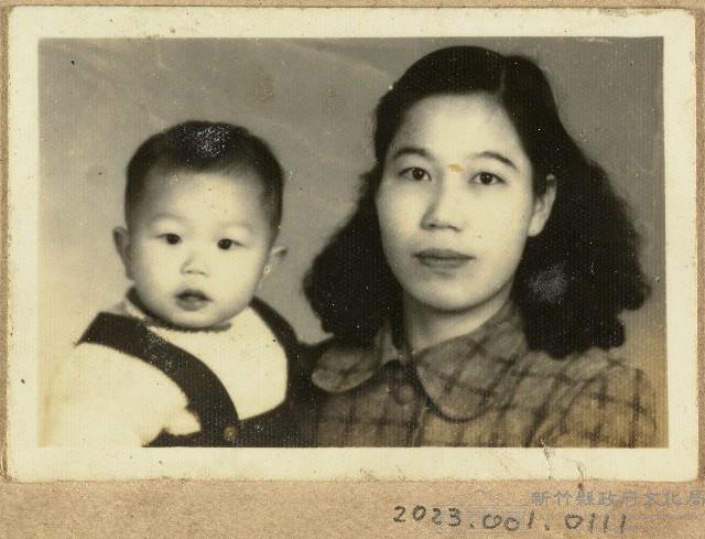 范姜碧珠與長子照片藏品圖，第1張