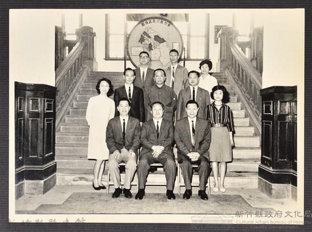 彭公瑞鷺縣長主持新竹縣政八年誌念：彭縣長與稽核室職員合影藏品圖，第1張