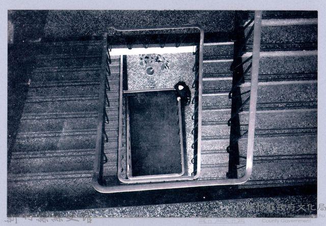 鄧雨賢相關照片92：旋轉梯中的修女藏品圖，第1張