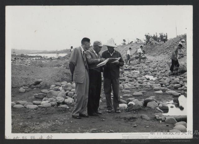 鳳山溪樟樹叢堤防復原工程(堤防復原428M丁埧復原3座)-施工中1藏品圖，第1張