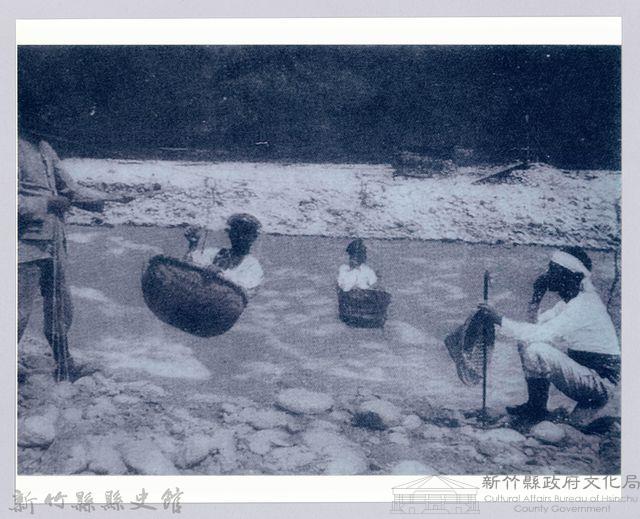 李崠山圖照4-流籠渡河的隘勇隊藏品圖，第1張