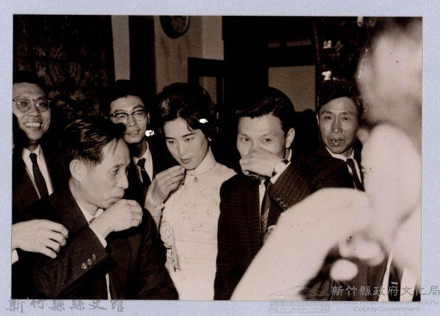 龍瑛宗翻拍照151：龍瑛宗與友人合影33藏品圖，第1張