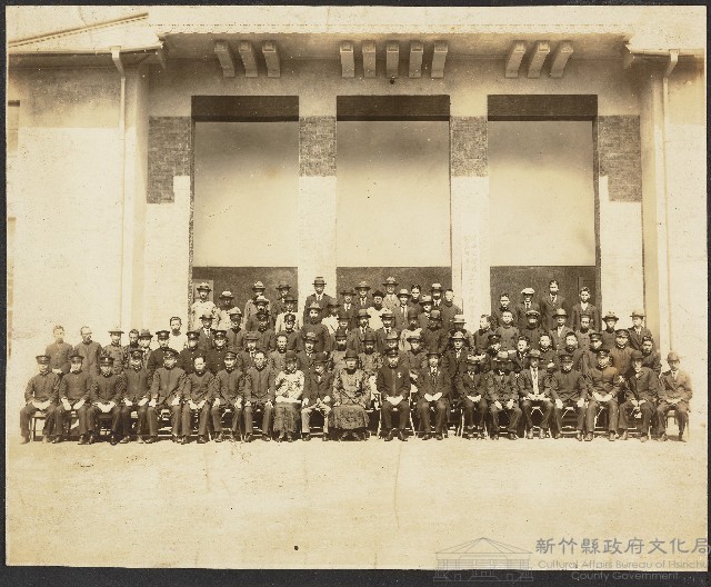 劉家均關西公學校創立卅週年紀念合照藏品圖，第1張