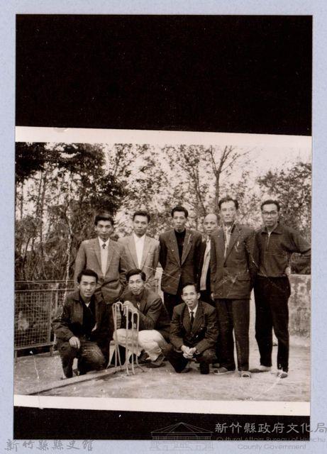 龍瑛宗翻拍照121：龍瑛宗與友人合影18藏品圖，第1張