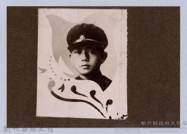 龍瑛宗翻拍照221：學生個人照38藏品圖，第1張