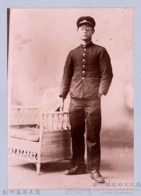 龍瑛宗翻拍照173：學生個人照3藏品圖，第1張