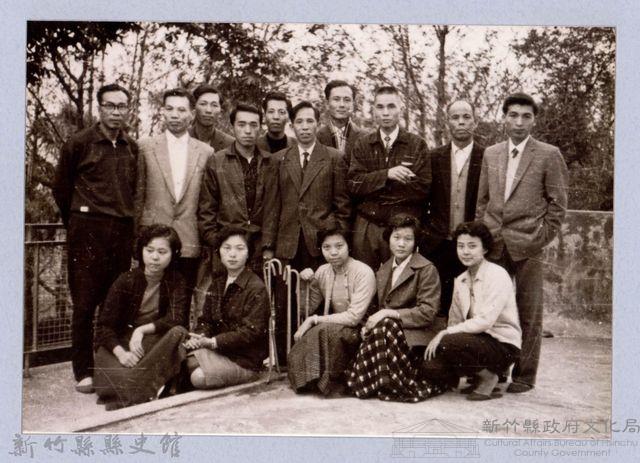 龍瑛宗翻拍照103：龍瑛宗與友人合影7藏品圖，第1張