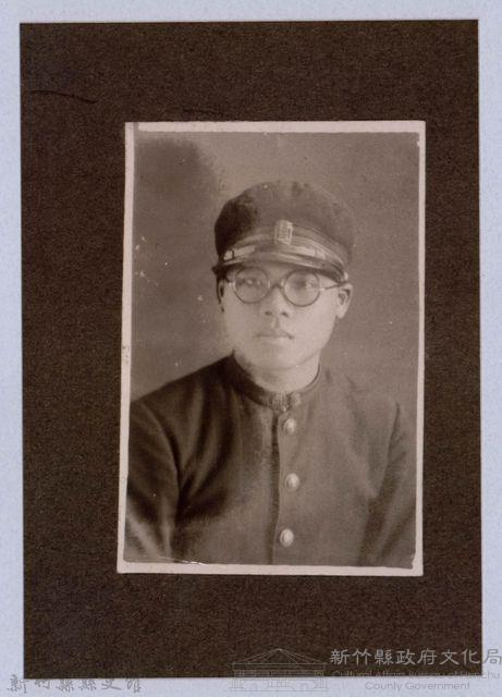 龍瑛宗翻拍照203：學生個人照24藏品圖，第1張