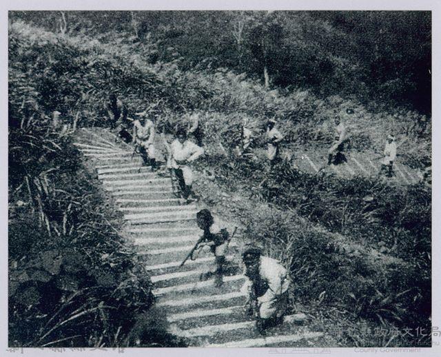 李崠山圖照6-隘勇隊進攻蕃地藏品圖，第1張