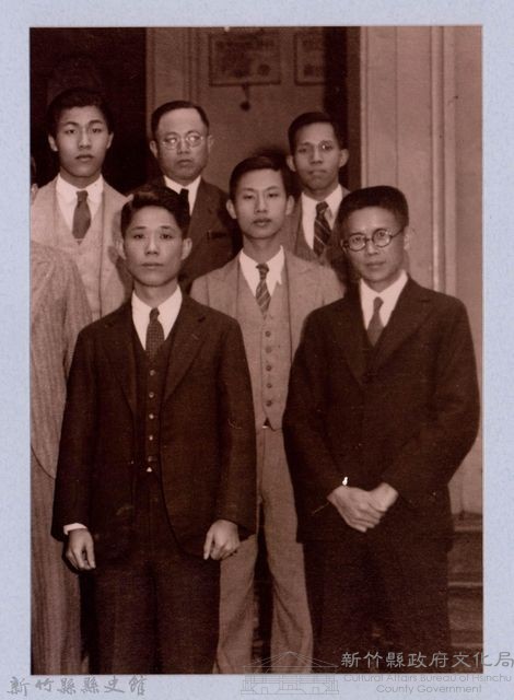 龍瑛宗翻拍照243：龍瑛宗與友人合影43藏品圖，第1張