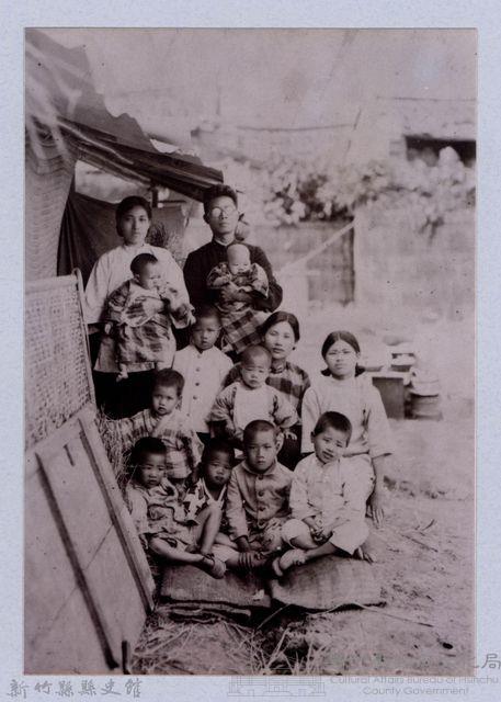 龍瑛宗翻拍照53：全家福2藏品圖，第1張