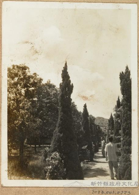 劉興熙台中暑期講習吳家花園照片（中華民國46年）藏品圖，第1張