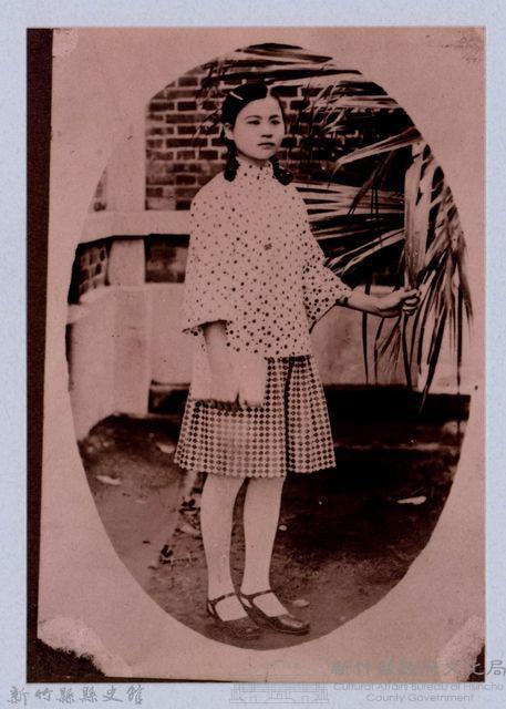 龍瑛宗翻拍照63：女子沙龍照3藏品圖，第1張