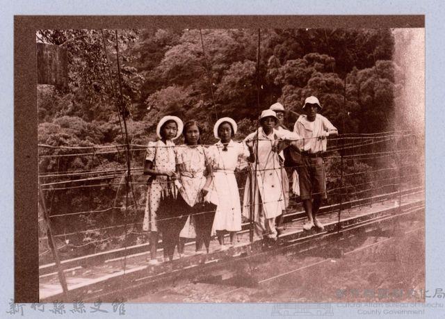 龍瑛宗翻拍照263：龍瑛宗與友人合影51藏品圖，第1張