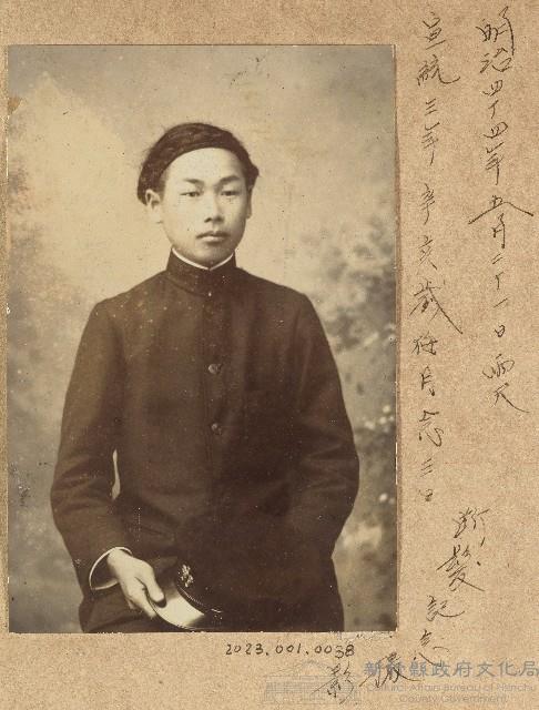 劉家均台北國語學校斷髮前留影（明治44年5月21日）藏品圖，第1張