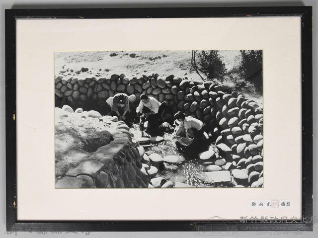 鄧南光攝影：新竹鄉下洗衫藏品圖，第1張