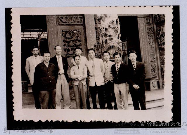 龍瑛宗翻拍照108：龍瑛宗與友人合影11藏品圖，第1張