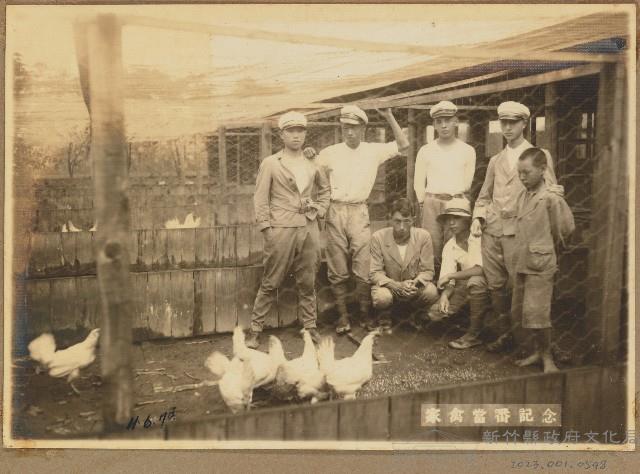 劉興熙宜蘭農林家禽間值勤紀念照藏品圖，第1張