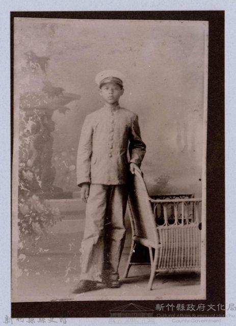 龍瑛宗翻拍照228：學生個人照45藏品圖，第1張