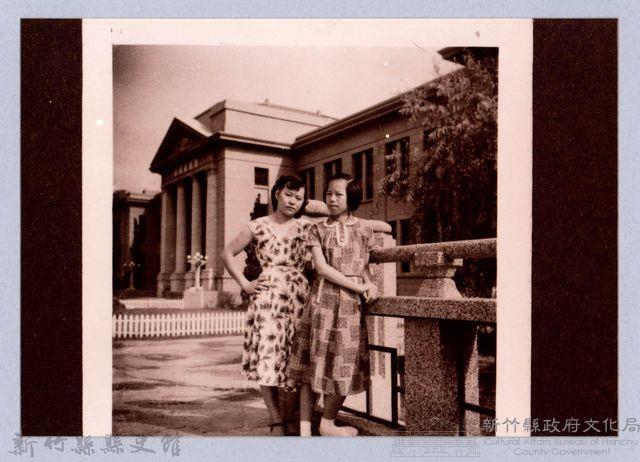 龍瑛宗翻拍照77：李耐與劉淑惠藏品圖，第1張