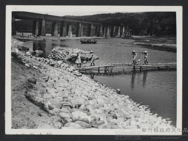 鳳山溪番子坡護岸復原工程(堤防復原180M)-施工中藏品圖，第1張