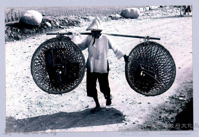 鄧雨賢相關照片128：挑夫藏品圖，第1張