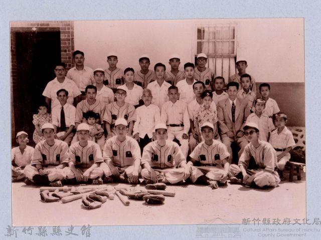龍瑛宗翻拍照117：台灣省合作金庫棒球隊1藏品圖，第1張