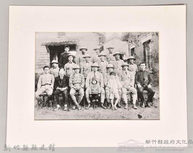 眾同事合影藏品圖，第1張