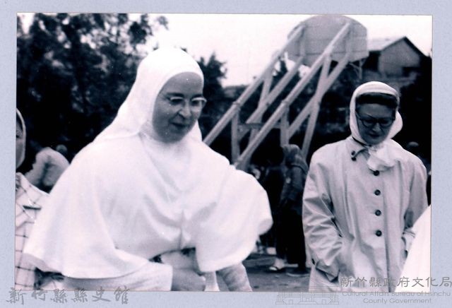 鄧雨賢相關照片18：修女藏品圖，第1張