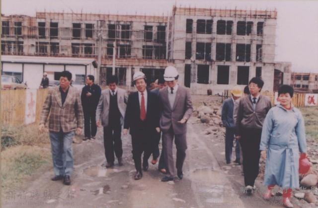 新建縣府辦公大樓上樑 77.1.10藏品圖，第1張