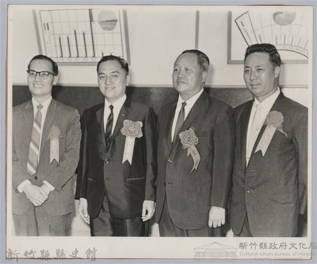 彭縣長與第六屆縣長交接留影藏品圖，第1張